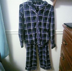 Nwot Fleece Vera Wang plaid purple black white PJs